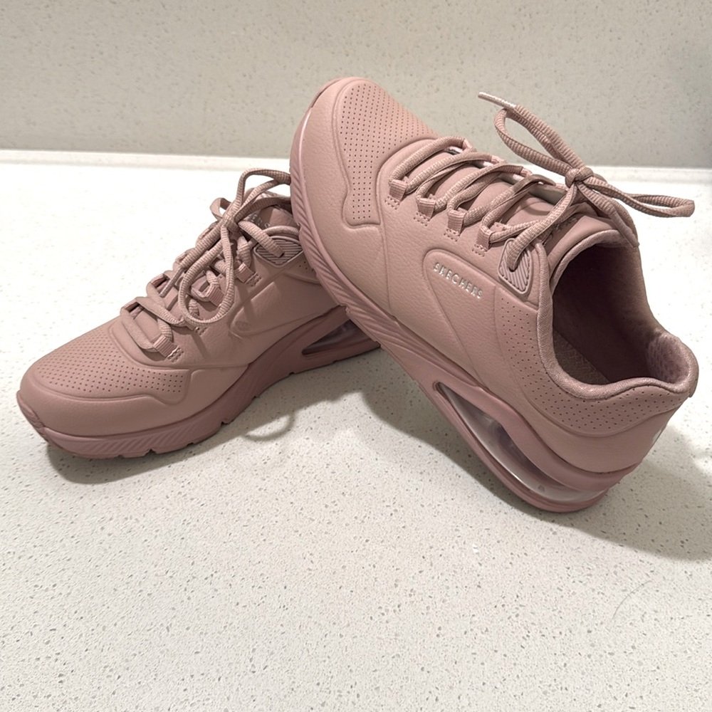 Skechers sneakers